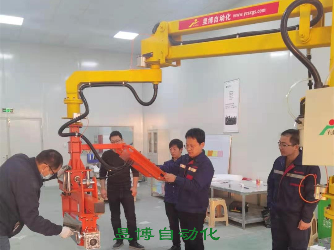 三維空間360°翻轉助力機械手